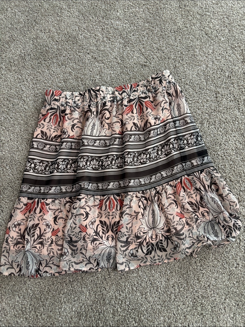 LOFT Floral Print Tiered Mini Skirt in Blush, Black and Coral
